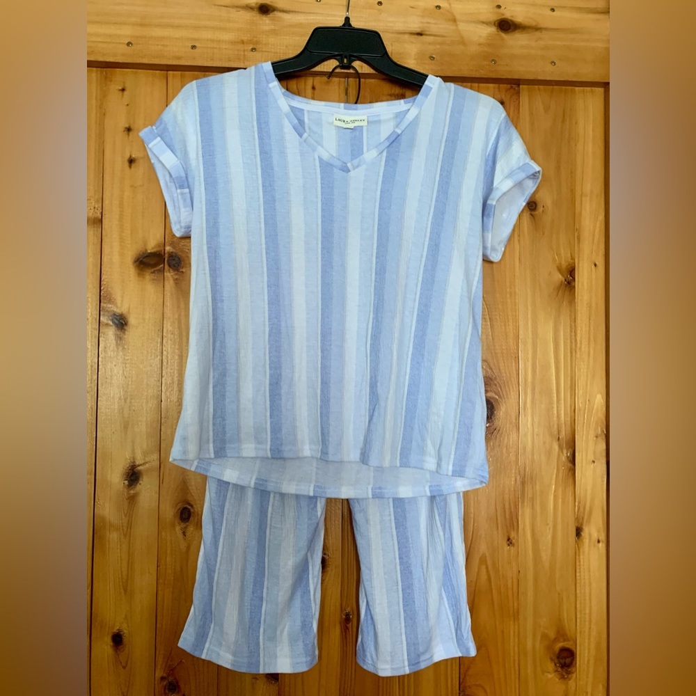 NWOT Laura Ashley Capri 2 Pc Pajamas Set Size Small